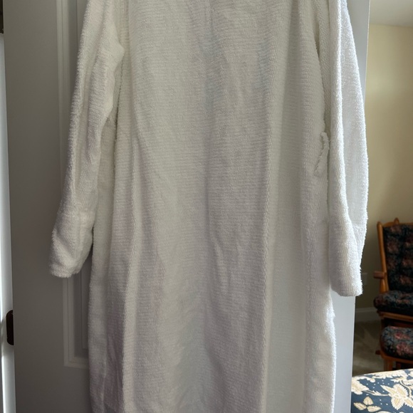 Lands’ End robe - Picture 4 of 4